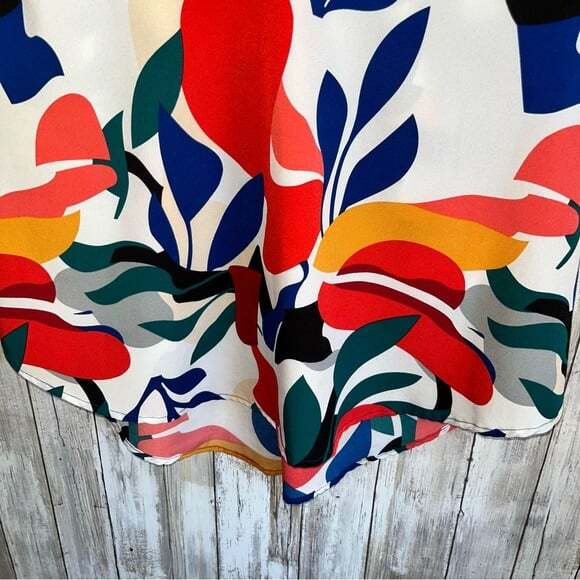 Umgee Abstract V Neck Blouse - Picture 3 of 5